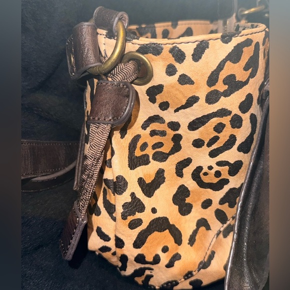 Jessica Simpson cross body leopard print Bucket bag! - Picture 10 of 11